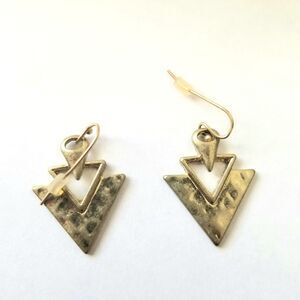 Arrowhead-shaped vintage gold dangle earrings